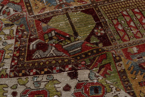 Antique Baktiary Area Rug (6' x 10')
